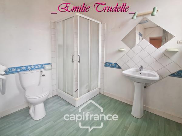 Maison à vendre 5 pièces (72) 125 m² -3/5 chambres – jardin clos 300 m² – dépendances – Saint-Calais