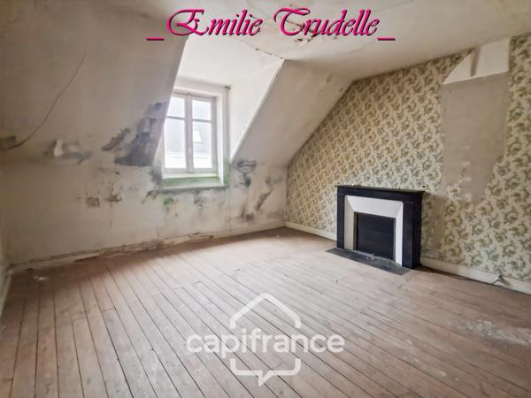 Maison à vendre 5 pièces (72) 125 m² -3/5 chambres – jardin clos 300 m² – dépendances – Saint-Calais