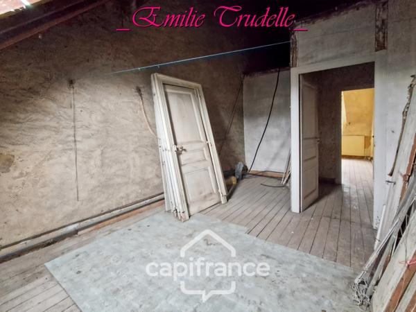 Maison à vendre 5 pièces (72) 125 m² -3/5 chambres – jardin clos 300 m² – dépendances – Saint-Calais