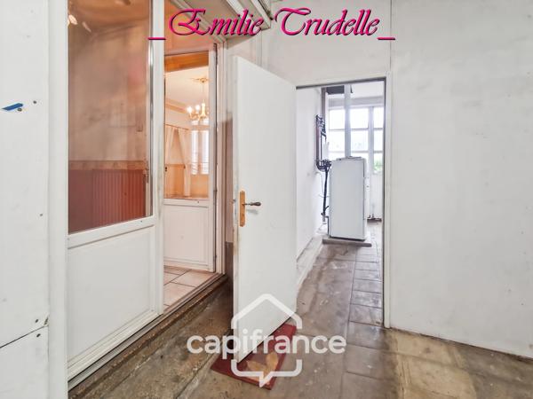 Maison à vendre 5 pièces (72) 125 m² -3/5 chambres – jardin clos 300 m² – dépendances – Saint-Calais