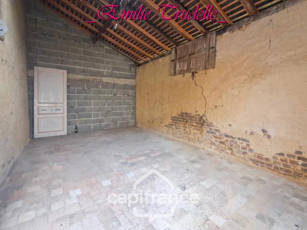 Maison à vendre 5 pièces (72) 125 m² -3/5 chambres – jardin clos 300 m² – dépendances – Saint-Calais