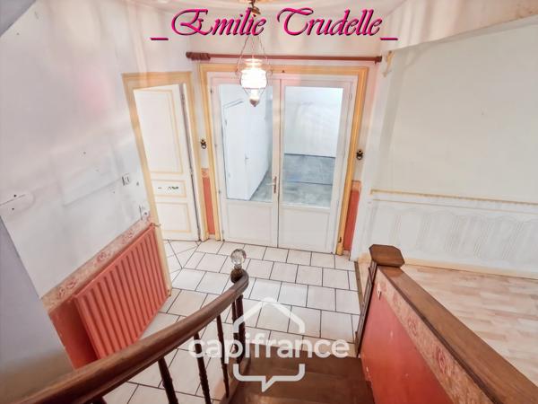 Maison à vendre 5 pièces (72) 125 m² -3/5 chambres – jardin clos 300 m² – dépendances – Saint-Calais