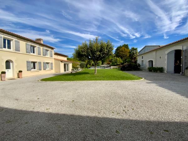Maison Jonzac 7 pièce(s) 300 m2
