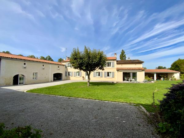 Maison Jonzac 7 pièce(s) 300 m2