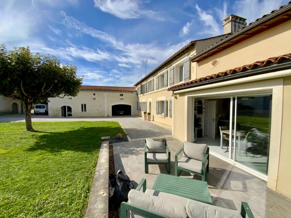 Maison Jonzac 7 pièce(s) 300 m2