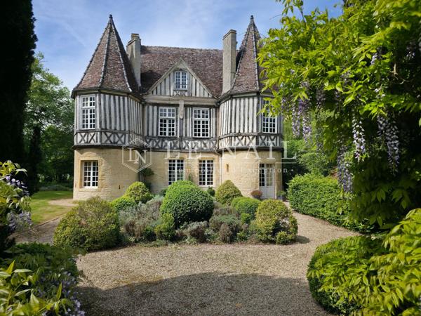 Manoir Normand du XVe siècle, Monument Historique, dans le Pays d'Auge