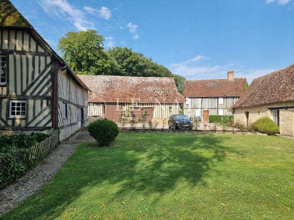 Manoir Normand du XVe siècle, Monument Historique, dans le Pays d'Auge