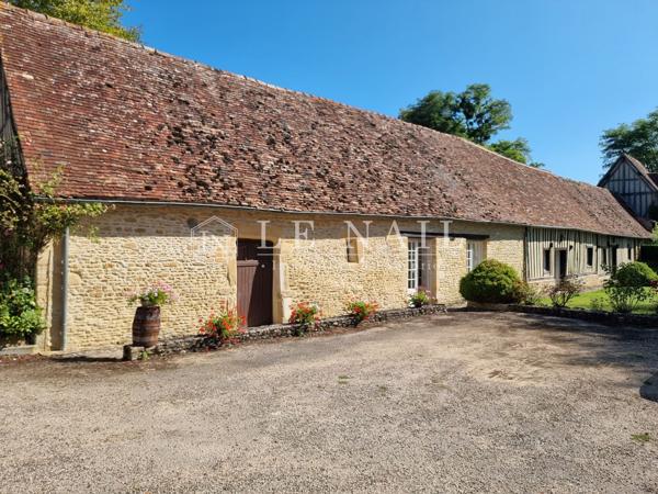 Manoir Normand du XVe siècle, Monument Historique, dans le Pays d'Auge