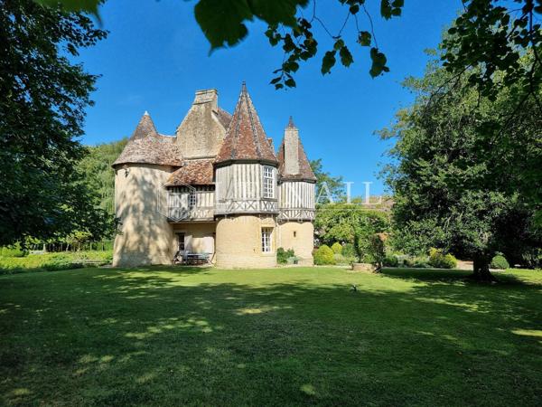 Manoir Normand du XVe siècle, Monument Historique, dans le Pays d'Auge