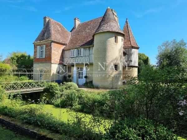 Manoir Normand du XVe siècle, Monument Historique, dans le Pays d'Auge