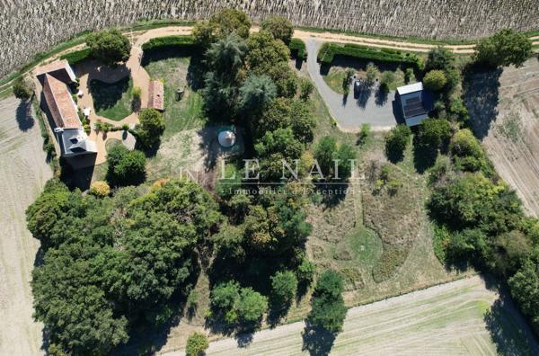 Charmant manoir des XVe et XVIIIe siècles dans la Sarthe