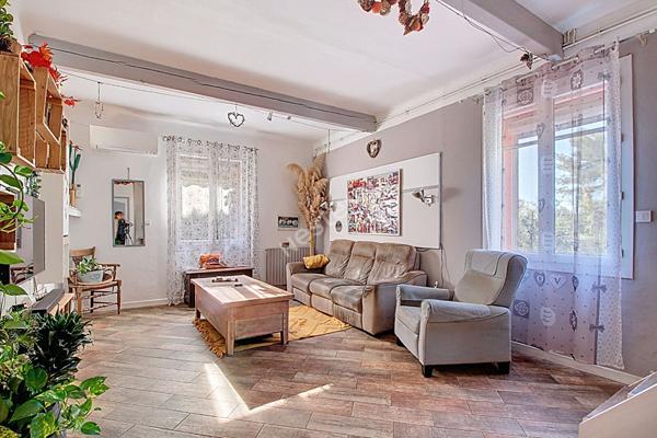 Maison individuelle à très faible consommation à Vitrolles d'une surface au sol de 135 m² environ avec 4 chambres et piscine