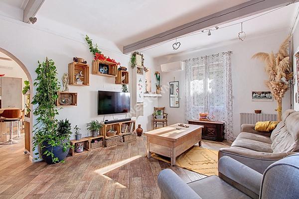 Maison individuelle à très faible consommation à Vitrolles d'une surface au sol de 135 m² environ avec 4 chambres et piscine