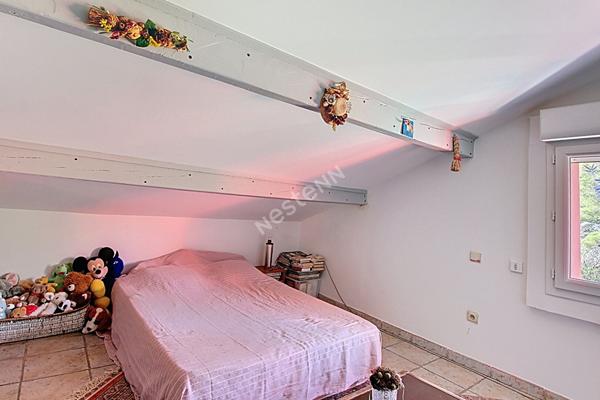 Maison individuelle à très faible consommation à Vitrolles d'une surface au sol de 135 m² environ avec 4 chambres et piscine