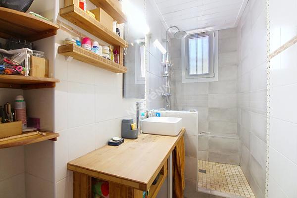 Maison individuelle à très faible consommation à Vitrolles d'une surface au sol de 135 m² environ avec 4 chambres et piscine