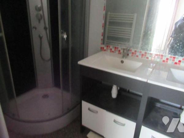 A vendre à st julien . Dans petite copropriété à découvrir cette maison  de 85m² avec jardin de...