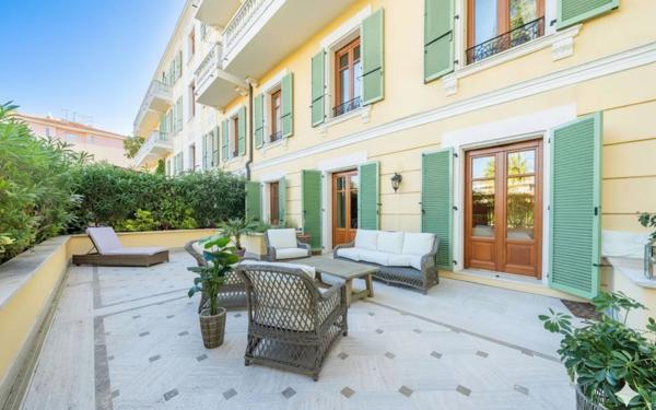 Appartement à vendre    3 pièces • 102,46 m2 Cannes