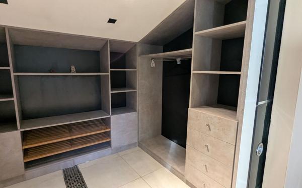 Maison à louer    4 pièces •  Rognonas