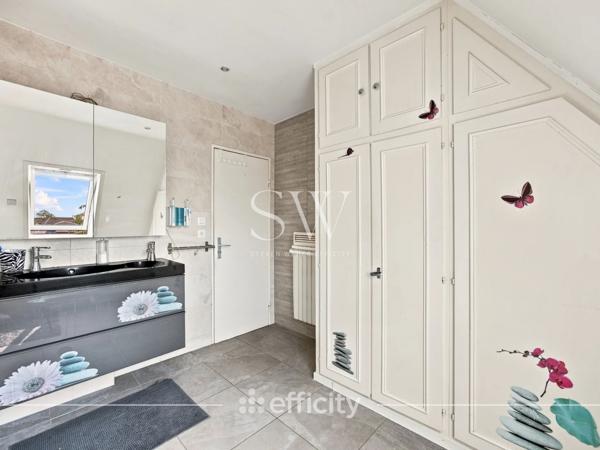 Appartement
         6 pièces
        - 147 m² Exclusivité 204 000 € *