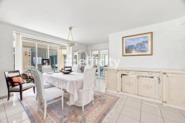 Maison
         7 pièces
        - 240 m² Bien prestige 845 000 € *