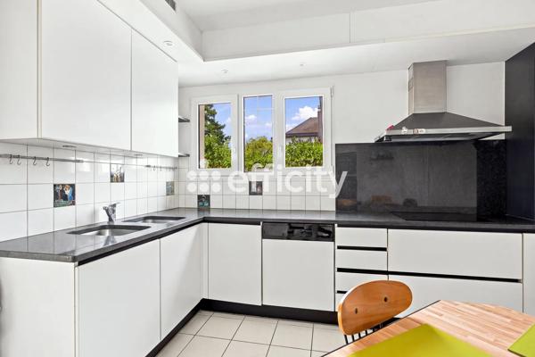 Maison
         7 pièces
        - 240 m² Bien prestige 845 000 € *