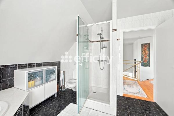 Maison
         7 pièces
        - 240 m² Bien prestige 845 000 € *