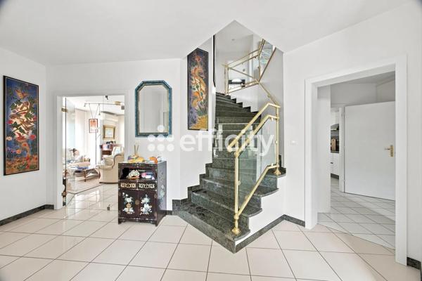 Maison
         7 pièces
        - 240 m² Bien prestige 845 000 € *