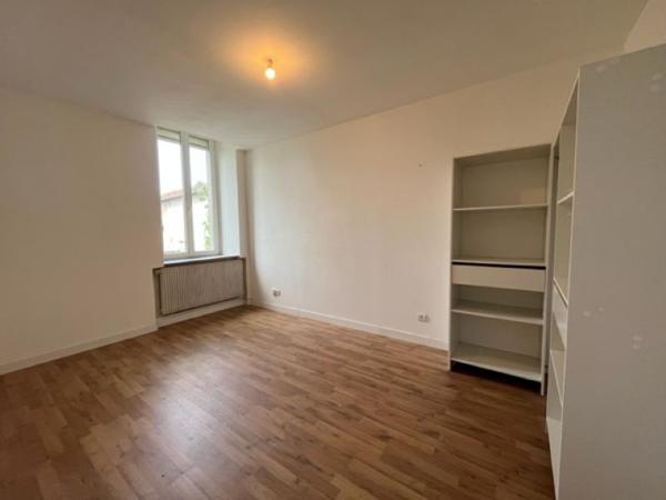 A louer : appartement 2 pièces (d'environ 40.58 m²) à Lunéville ref : LGJJ54RDCCOUR