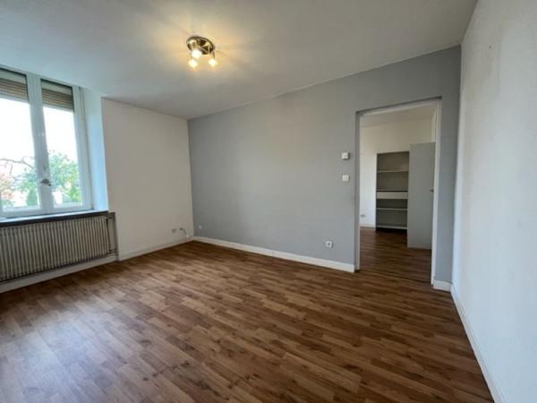 A louer : appartement 2 pièces (d'environ 40.58 m²) à Lunéville ref : LGJJ54RDCCOUR