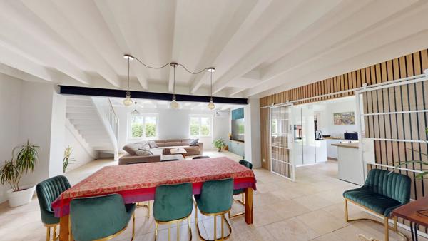 À 3 minutes du Grand Mail, 188 m² + dépendances