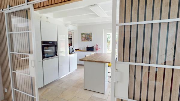 À 3 minutes du Grand Mail, 188 m² + dépendances