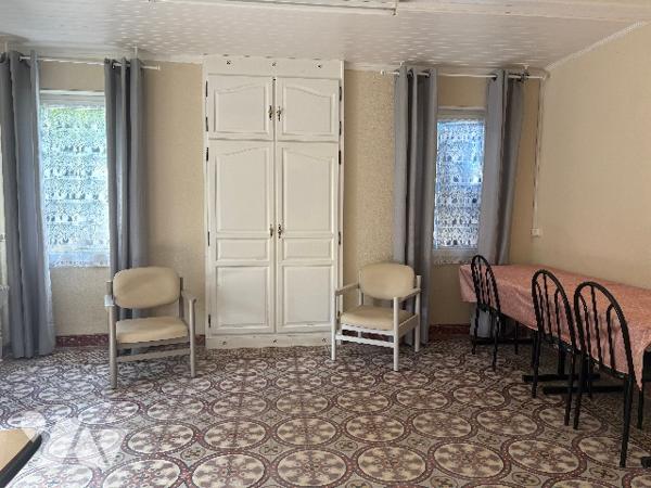 Agréable maison lumineuse, rénovée d'environ 220m², avec garage, jardin arboré clos et piscine !