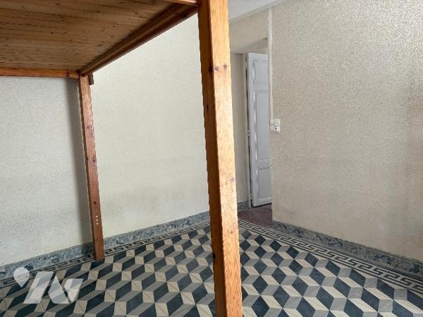 Agréable maison lumineuse, rénovée d'environ 220m², avec garage, jardin arboré clos et piscine !