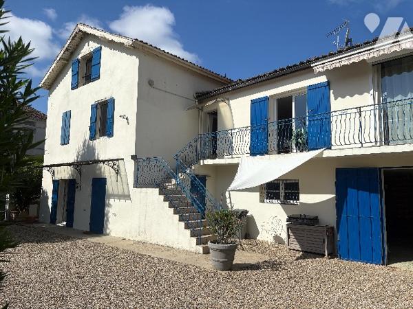 Agréable maison lumineuse, rénovée d'environ 220m², avec garage, jardin arboré clos et piscine !