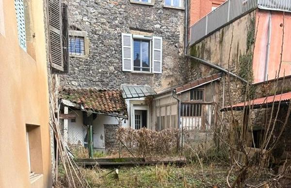 Voiron 38500 : local commercial 35 m² sur terrain de 90 m²
