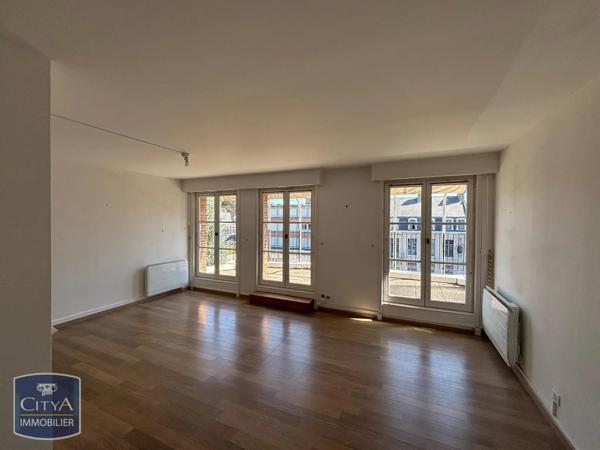 Appartement à louer 3 pièces 68.52m² Lille (59000)
