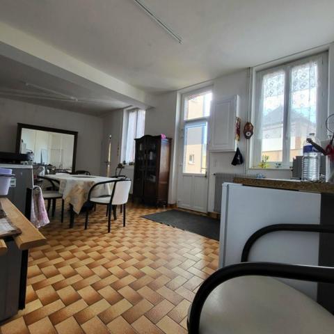 Maison Nonancourt (27320), 7 pièces, garage, dépendances, cave à vin, terrain de 796m². Prix HAI : 238 970