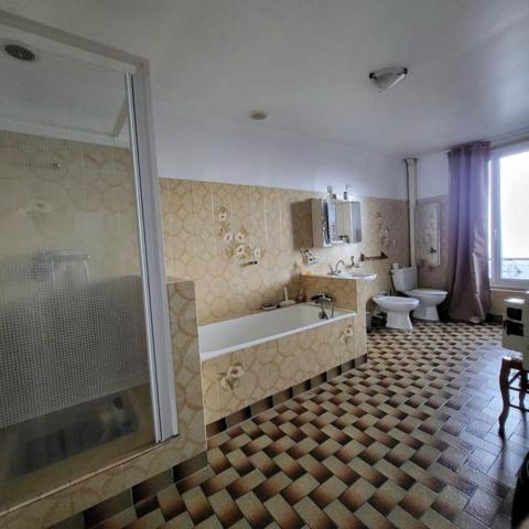 Maison Nonancourt (27320), 7 pièces, garage, dépendances, cave à vin, terrain de 796m². Prix HAI : 238 970