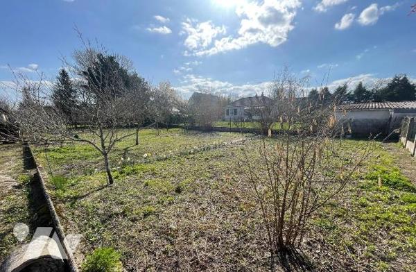 Ormes, dans un environnement calme, terrain à bâtir d'environ 525 m² avec une façade de 16 m², ...