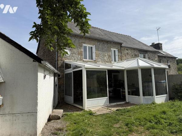 Maison pierres dans le bourg de Gomené