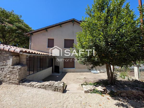 maison de ville proche commerces et école sans travaux.