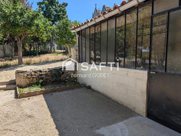 maison de ville proche commerces et école sans travaux.