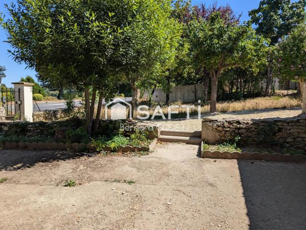 maison de ville proche commerces et école sans travaux.