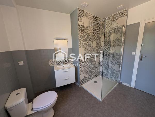 maison de ville proche commerces et école sans travaux.