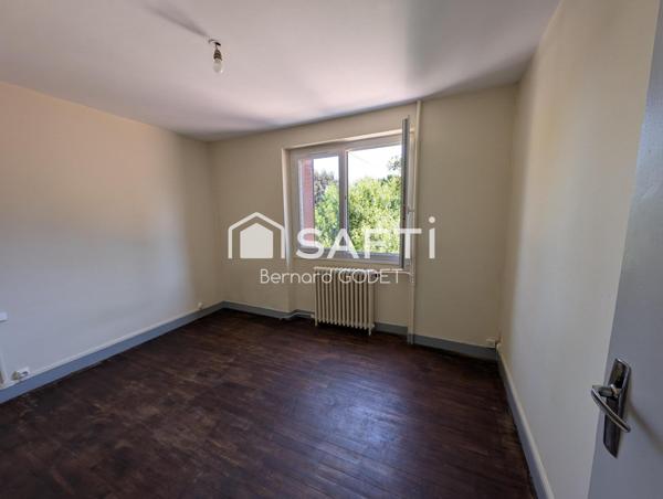 maison de ville proche commerces et école sans travaux.