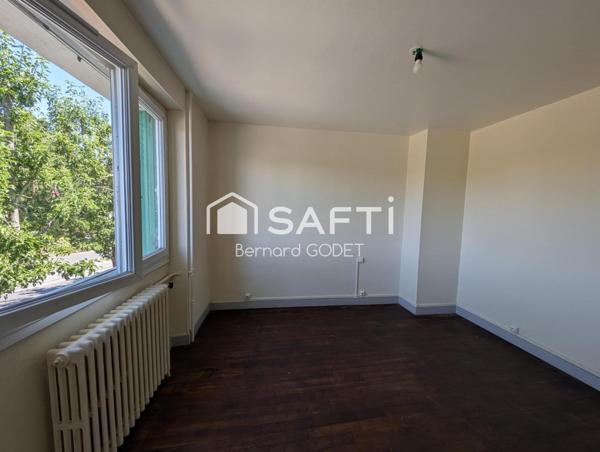 maison de ville proche commerces et école sans travaux.