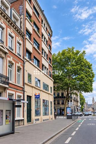 Bureau
         5 pièces
        - 128 m² 470 000 € *