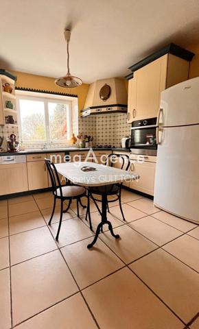 Maison à Beaumont-sur-Sarthe, 72170 - 15 pièces 384m²