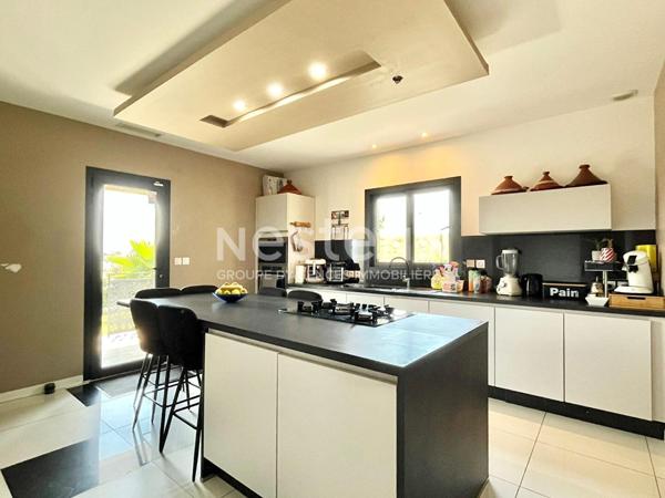 Maison contemporaine T6 de 168 m² avec piscine et jardin arboré à vendre à Montredon proche Carcassonne