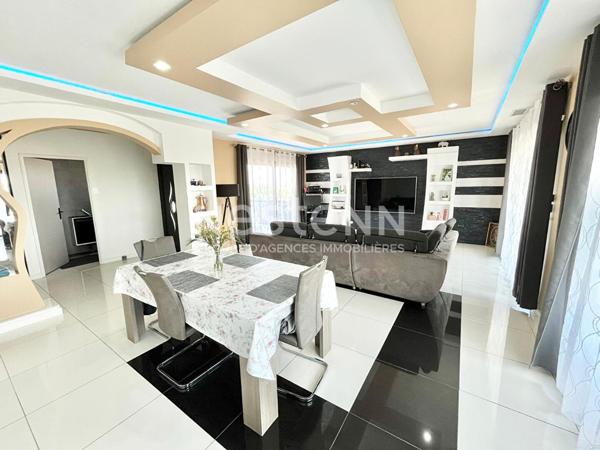 Maison contemporaine T6 de 168 m² avec piscine et jardin arboré à vendre à Montredon proche Carcassonne